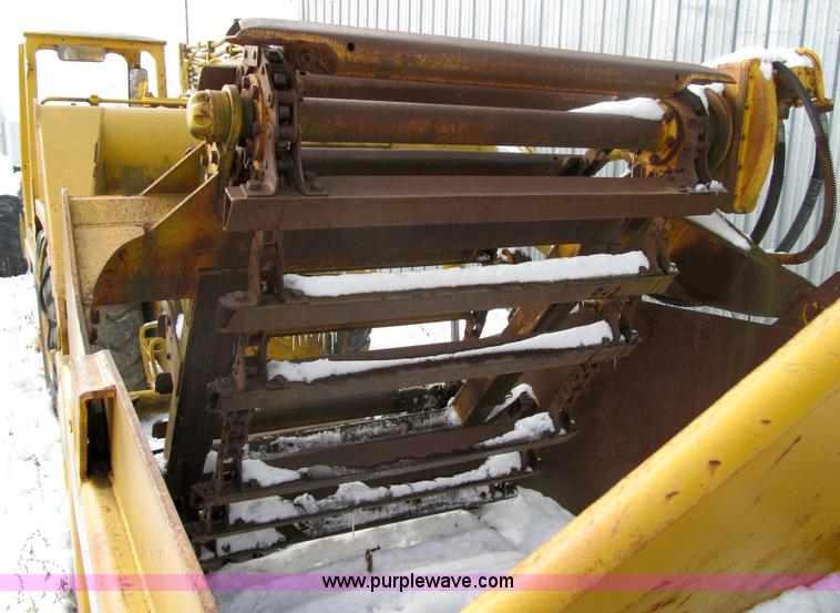 image for item 4012 1979 John Deere 762 scraper