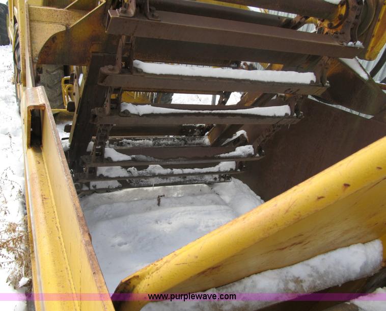 image for item 4012 1979 John Deere 762 scraper