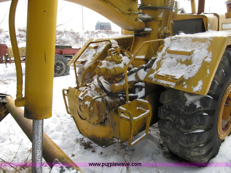 image for item 4012 1979 John Deere 762 scraper