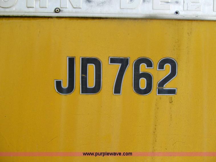 image for item 4012 1979 John Deere 762 scraper