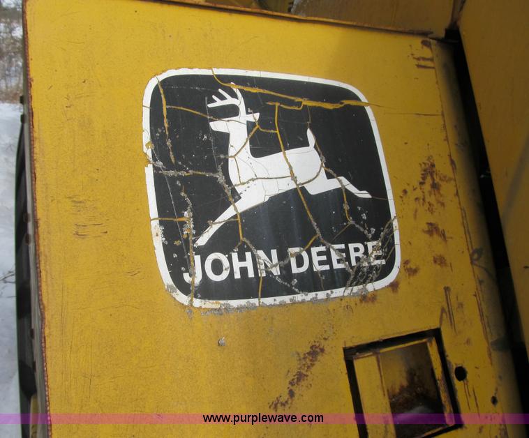 image for item 4012 1979 John Deere 762 scraper