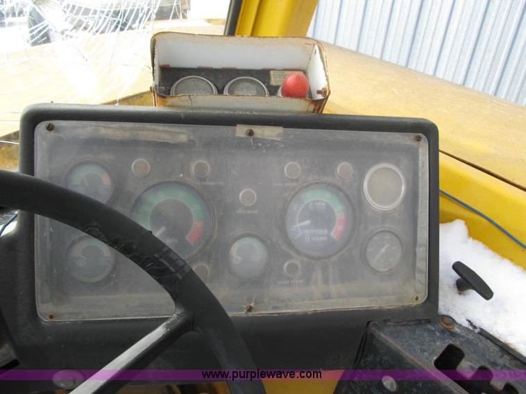 image for item 4012 1979 John Deere 762 scraper