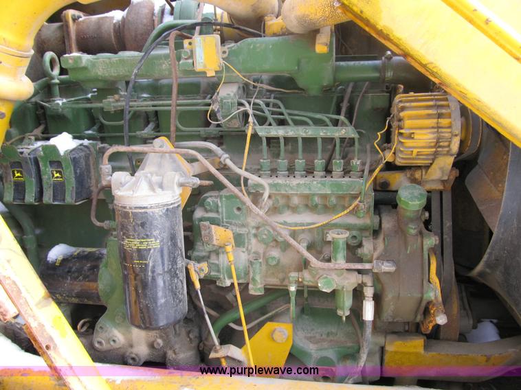 image for item 4012 1979 John Deere 762 scraper