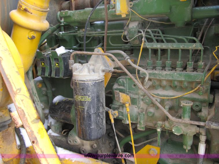 image for item 4012 1979 John Deere 762 scraper