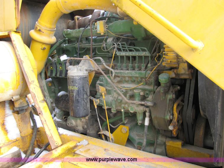 image for item 4012 1979 John Deere 762 scraper