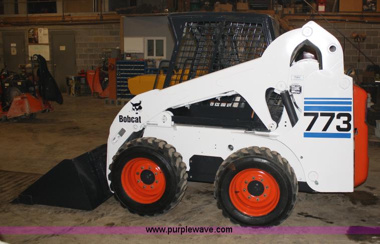 image for item 4773 2000 Bobcat 773 skid steer loader