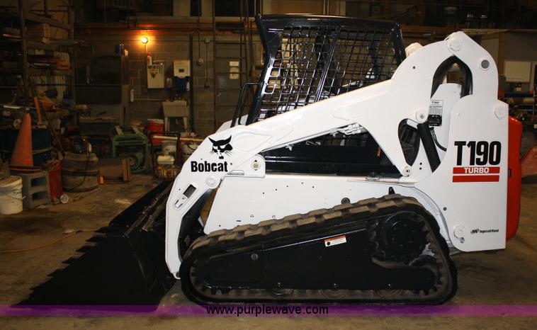 image for item 4774 2004 Bobcat T190 skid steer track loader