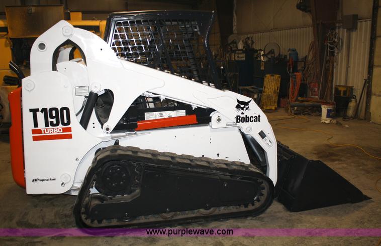 image for item 4774 2004 Bobcat T190 skid steer track loader