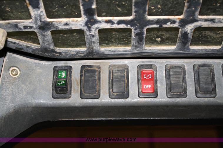 image for item 4774 2004 Bobcat T190 skid steer track loader