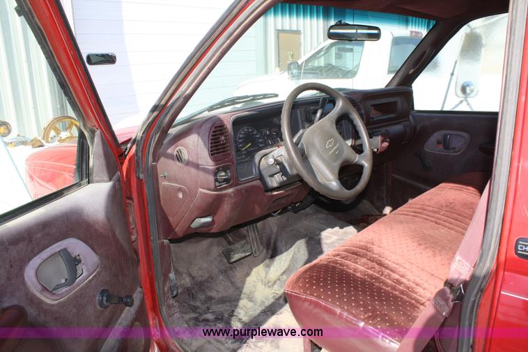 image for item 4797 1998 Chevrolet C3500 pickup truck