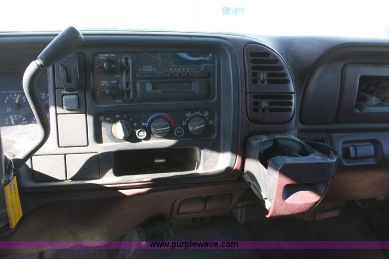 image for item 4797 1998 Chevrolet C3500 pickup truck