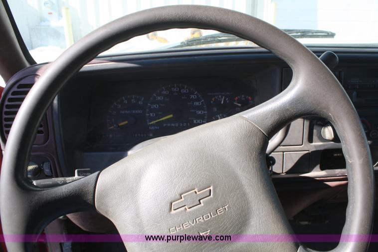 image for item 4797 1998 Chevrolet C3500 pickup truck