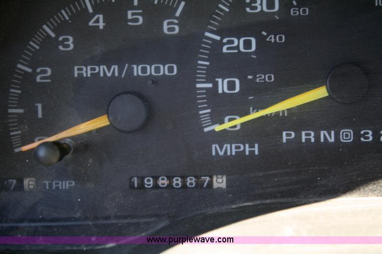 image for item 4797 1998 Chevrolet C3500 pickup truck