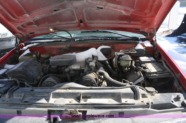 image for item 4797 1998 Chevrolet C3500 pickup truck