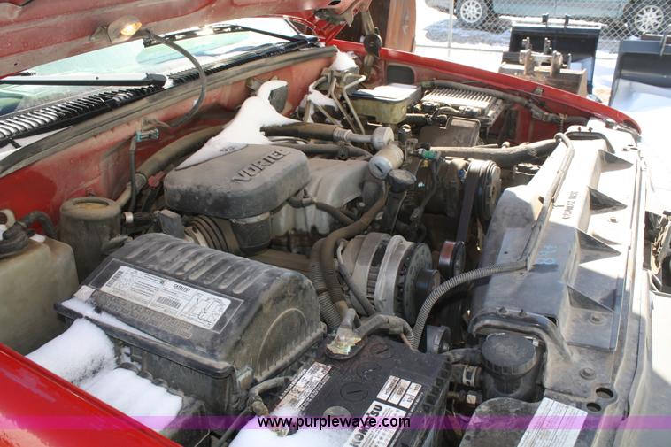 image for item 4797 1998 Chevrolet C3500 pickup truck