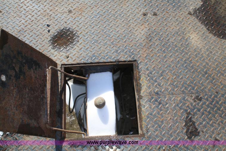 image for item 4797 1998 Chevrolet C3500 pickup truck