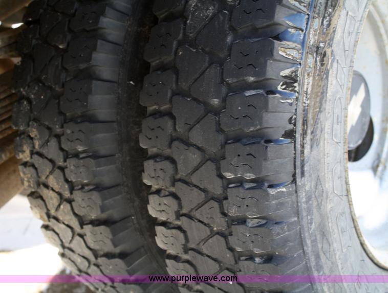 image for item 4797 1998 Chevrolet C3500 pickup truck