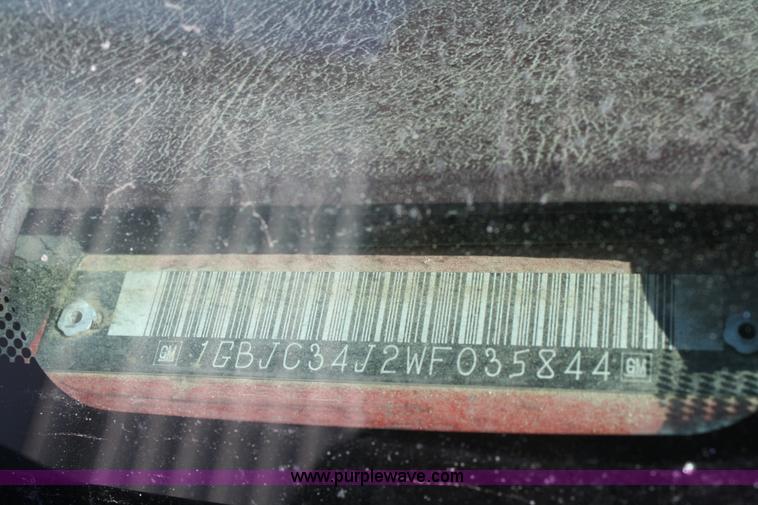 image for item 4797 1998 Chevrolet C3500 pickup truck