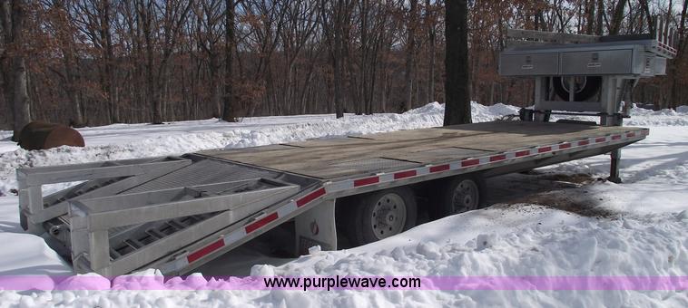 image for item 5387 2006 Featherlite 1585 all aluminum goose neck trailer