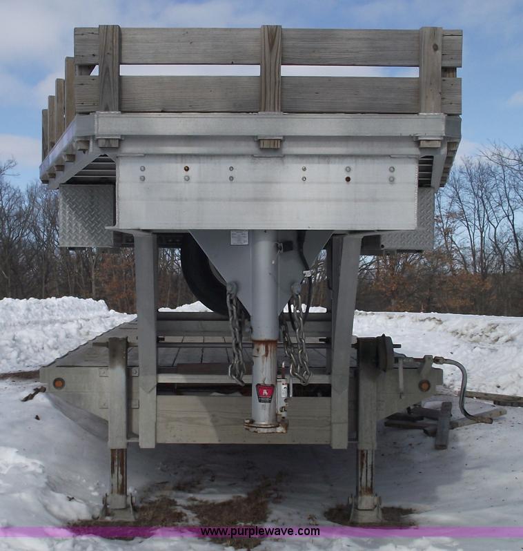 image for item 5387 2006 Featherlite 1585 all aluminum goose neck trailer