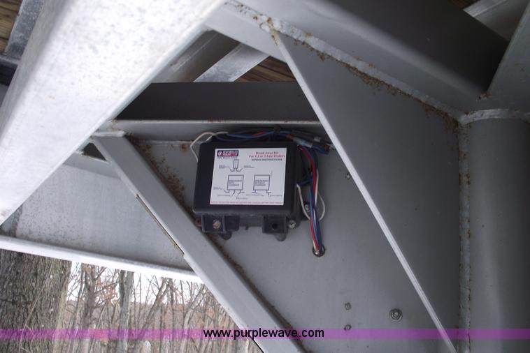 image for item 5387 2006 Featherlite 1585 all aluminum goose neck trailer