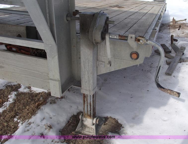 image for item 5387 2006 Featherlite 1585 all aluminum goose neck trailer