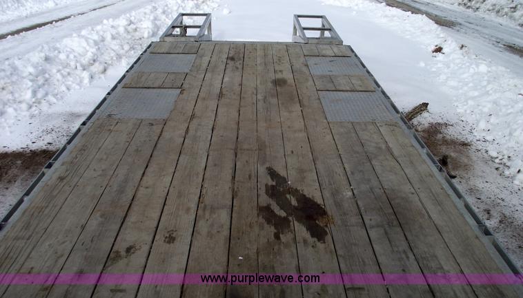 image for item 5387 2006 Featherlite 1585 all aluminum goose neck trailer