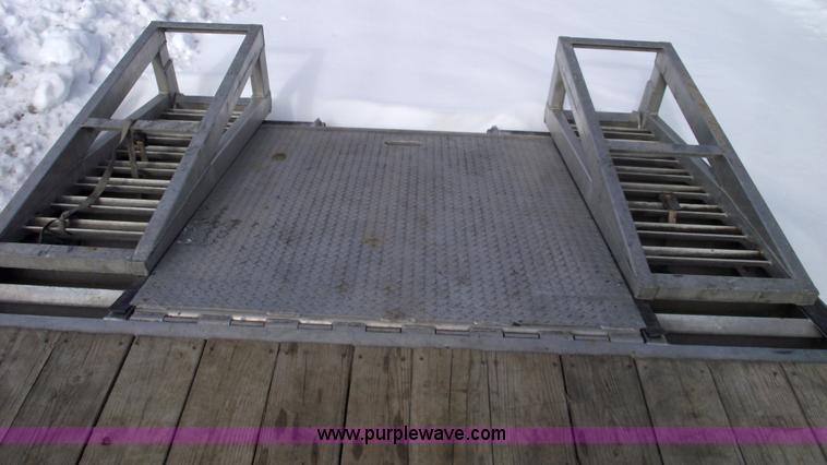 image for item 5387 2006 Featherlite 1585 all aluminum goose neck trailer