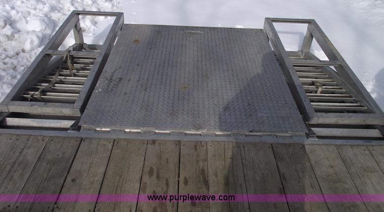 image for item 5387 2006 Featherlite 1585 all aluminum goose neck trailer