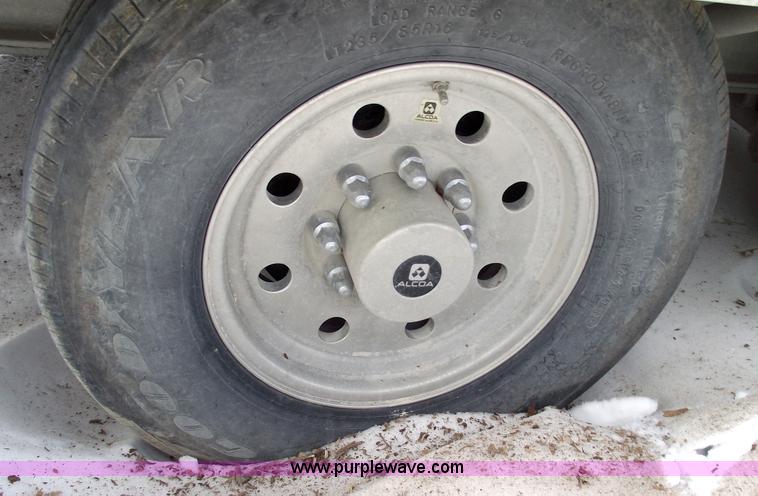 image for item 5387 2006 Featherlite 1585 all aluminum goose neck trailer