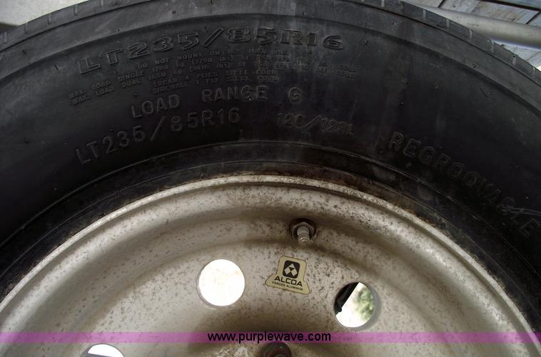 image for item 5387 2006 Featherlite 1585 all aluminum goose neck trailer