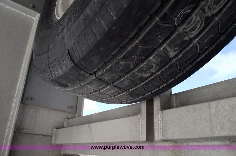 image for item 5387 2006 Featherlite 1585 all aluminum goose neck trailer