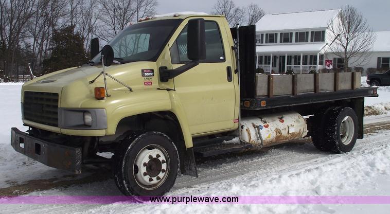 image for item 5532 2005 GMC C5500 flatbed truck