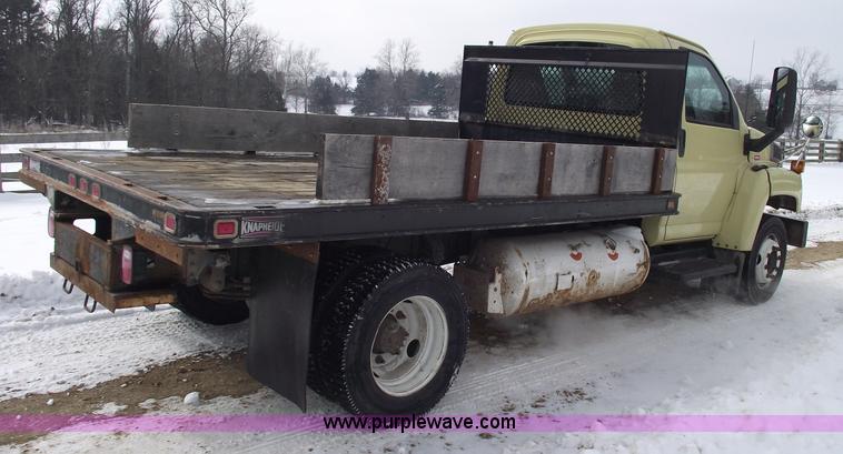 image for item 5532 2005 GMC C5500 flatbed truck