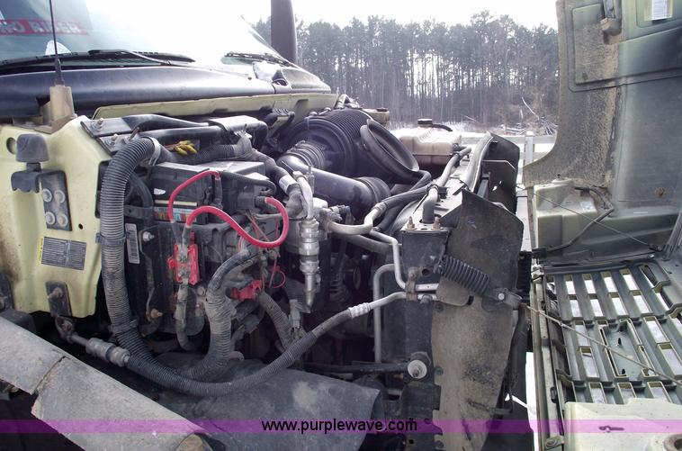 image for item 5532 2005 GMC C5500 flatbed truck