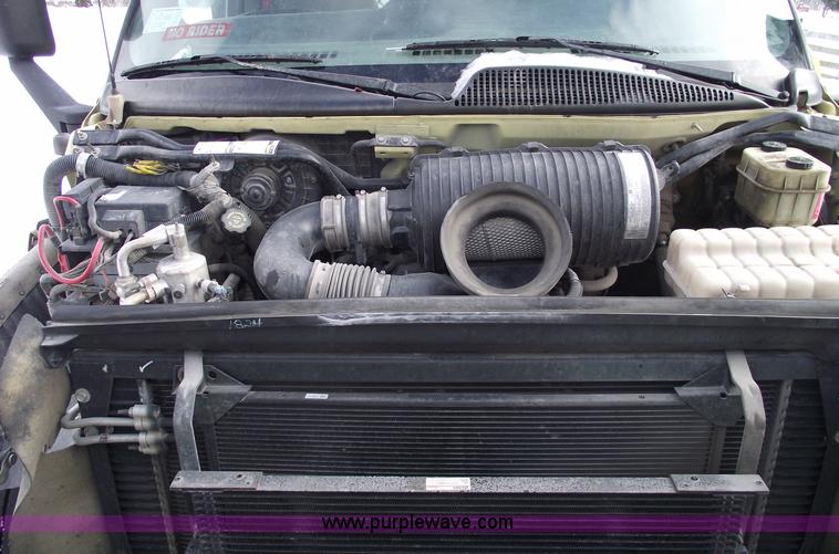 image for item 5532 2005 GMC C5500 flatbed truck