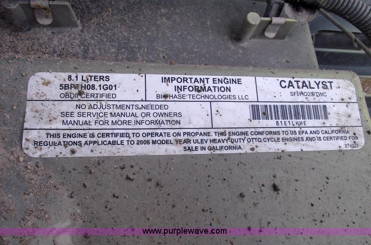 image for item 5532 2005 GMC C5500 flatbed truck