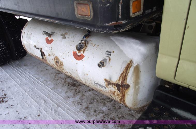 image for item 5532 2005 GMC C5500 flatbed truck