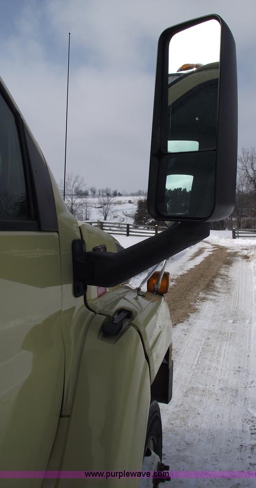 image for item 5532 2005 GMC C5500 flatbed truck