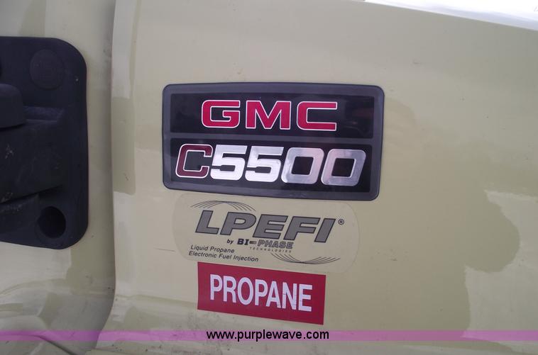 image for item 5532 2005 GMC C5500 flatbed truck