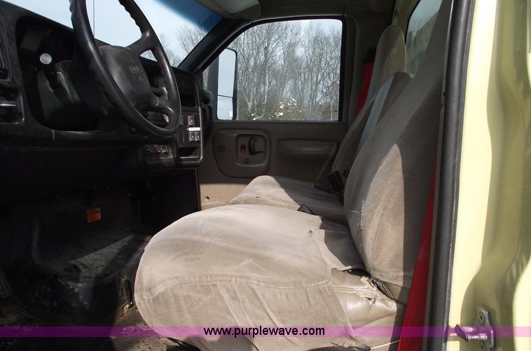 image for item 5532 2005 GMC C5500 flatbed truck