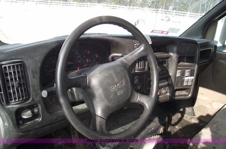 image for item 5532 2005 GMC C5500 flatbed truck