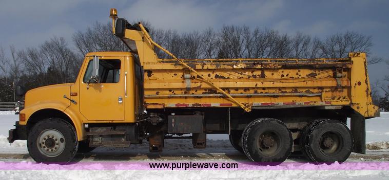 image for item 5534 1998 International 4900 dump truck