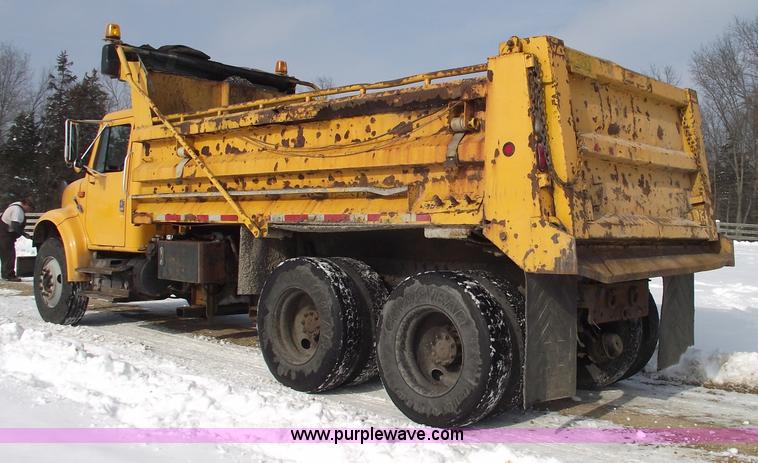 image for item 5534 1998 International 4900 dump truck