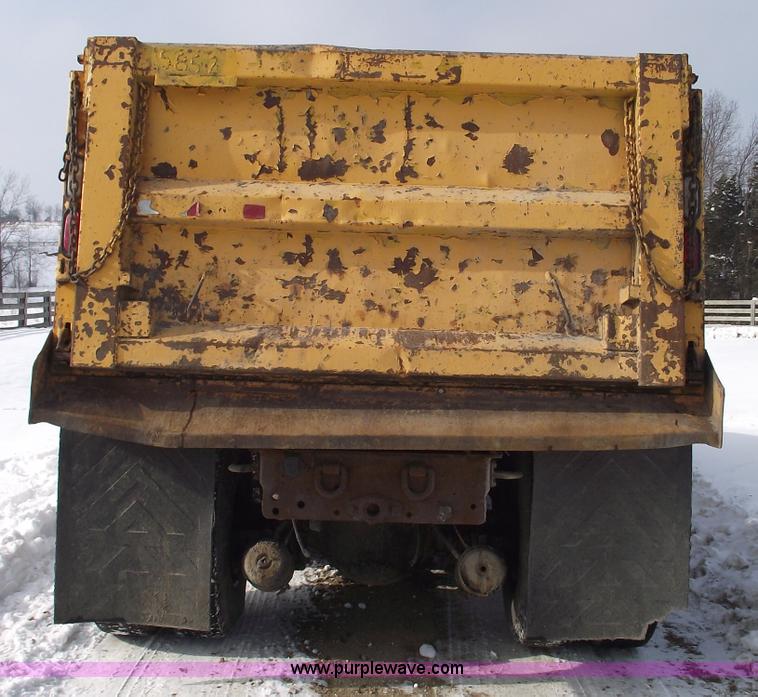 image for item 5534 1998 International 4900 dump truck