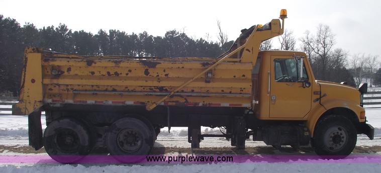 image for item 5534 1998 International 4900 dump truck