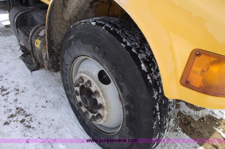 image for item 5534 1998 International 4900 dump truck