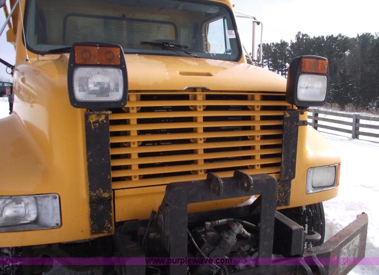 image for item 5534 1998 International 4900 dump truck