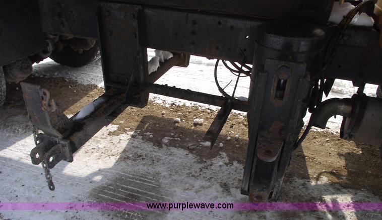 image for item 5534 1998 International 4900 dump truck