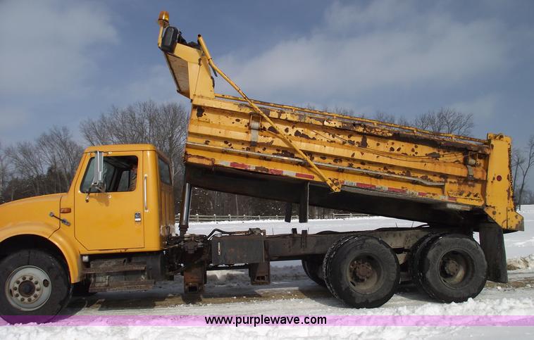 image for item 5534 1998 International 4900 dump truck